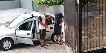 Vídeo: Com tornozeleira e beneficiado pela saída temporária de Natal, condenado s3questra homem