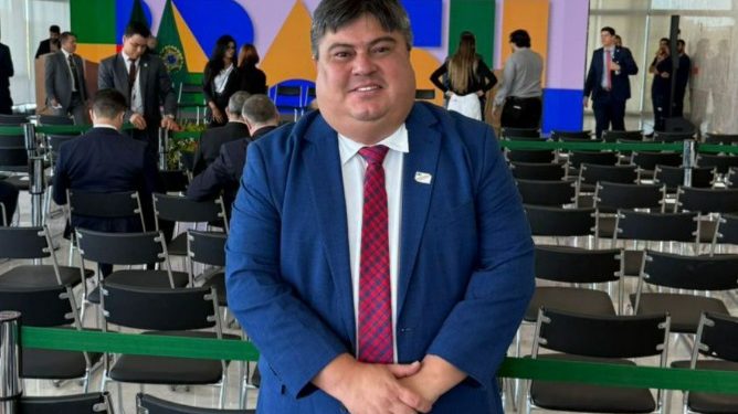 Presidente David Reis participa da posse do novo ministro do Turismo em Brasília
