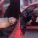 Vídeo: Após causar ac1dente, homem puxa o ‘ronco’ dentro do carro no bairro Betânia