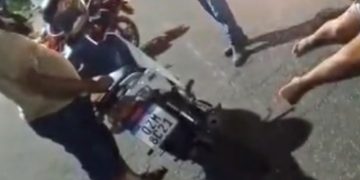 Vídeo: Condutor atr0pela casal e f0ge após deixá-los fer1d0s na Cidade Nova