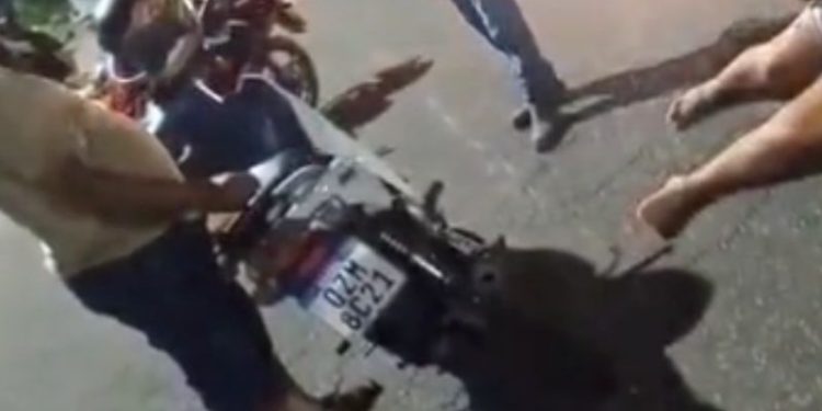 Vídeo: Condutor atr0pela casal e f0ge após deixá-los fer1d0s na Cidade Nova