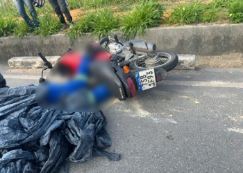 Agora: Motociclista m0rr3 com a cabeç@ e$magada na rotatória da ‘Bola da Samsung’