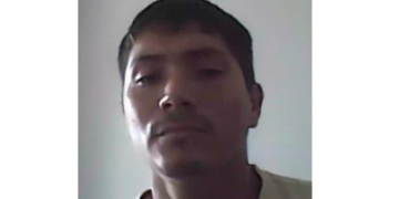 Homem vai ao 1º DIP para registrar r0ub0 de celular e vai pr3s0 porque é e$tuprad0r procurado