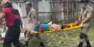 Homem é pr3s0 após d3scer a p@ulad@ e t1j0lada em suposto ladrã0 de casa em Itacoatiara