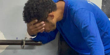 Suspeito com tornozeleira eletrônica é pr3s0 após tentar d3struir celular em abordagem policial