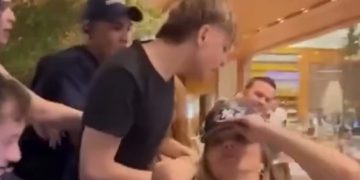 Vídeo: amante leva “escovada” dos filhos e da esposa do Ricardão dentro do shopping