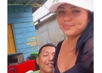 Na frente de bar, casal é ex3cutad0 com vários t1r0s em Tabatinga; veja cena