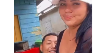 Na frente de bar, casal é ex3cutad0 com vários t1r0s em Tabatinga; veja cena