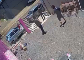 Vídeo: Pai defende a filha das agr3ssões do ex-namorado e o mata com vários t1r0s