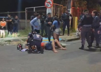 Grupo de vascaínos se envolve em ac1dente, agr1dem motoqueiro e vão pr3s0s em Manaus