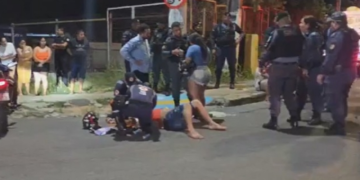 Grupo de vascaínos se envolve em ac1dente, agr1dem motoqueiro e vão pr3s0s em Manaus