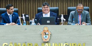 Presidente David Reis anuncia data de pagamento da segunda parcela do 13º e do abono natalino aos servidores da CMM