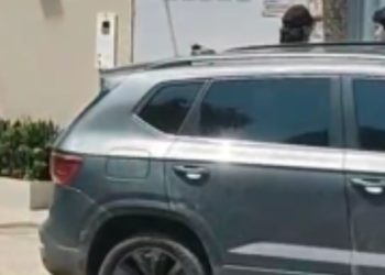 Vídeo: Dupla vestida de gari invade casa e atir4 em empresário em Itacoatiara