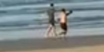 Vídeo: Assalt4nte é m0rt0 ao tentar pegar pertences de militar do exército na praia