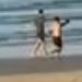 Vídeo: Assalt4nte é m0rt0 ao tentar pegar pertences de militar do exército na praia