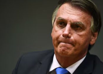 Defesa aciona Moraes e diz que Bolsonaro precisa de cirurgia por crises de soluços e hérnia