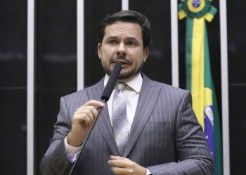 Vitória contra o sistema: Capitão Alberto Neto derruba barreiras que sufocavam professores com insegurança jurídica