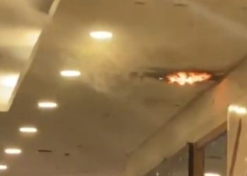 Fogo é registrado em área do teto do Shopping Ponta Negra; vídeo