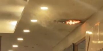 Fogo é registrado em área do teto do Shopping Ponta Negra; vídeo