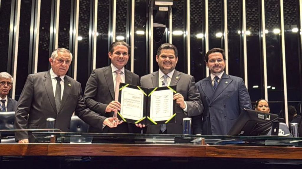 PEC 169 é promulgada no Senado e garante vitória histórica aos professores brasileiros