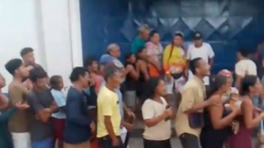 Vídeo: Entrega de cestas natalinas provoca tumulto e polícia é acionada em Maués