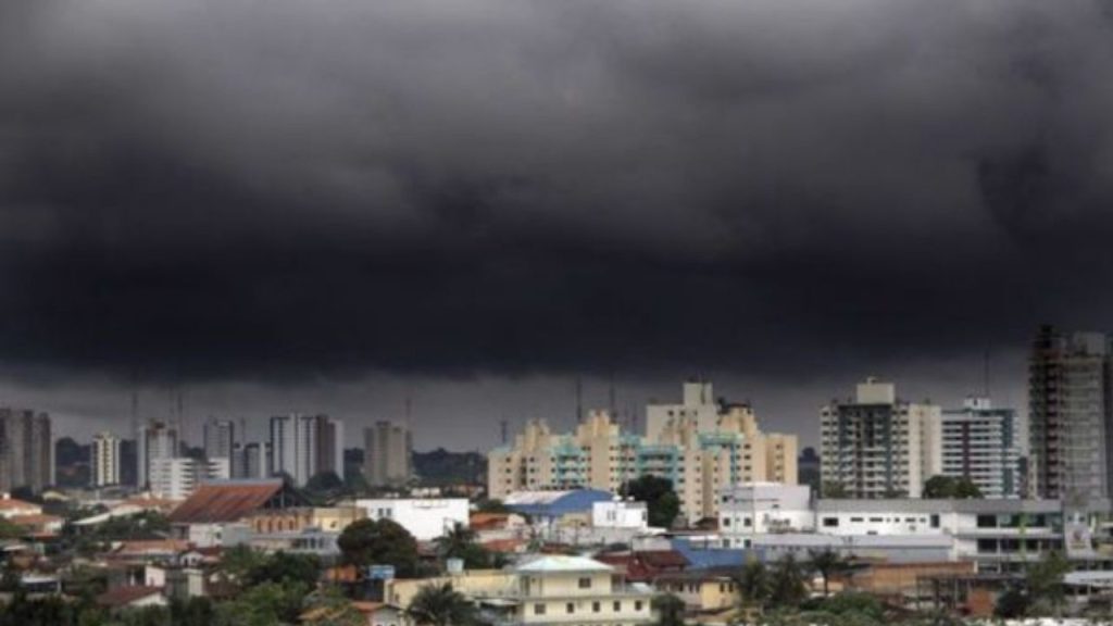 Véspera e dia de Natal devem ser chuvosos em Manaus