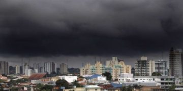 Véspera e dia de Natal devem ser chuvosos em Manaus
