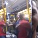 Passageiro registra “briga” para entrar primeiro dentro do busão no terminal em Manaus