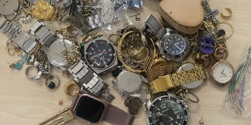 Pintor se aproveita de casa onde fazia serviço e f*rta mais de R$ 200 mil em joias em Manaus