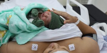 Veja quem é o primeiro bebê de 2026 nascido na rede estadual de saúde no Amazonas