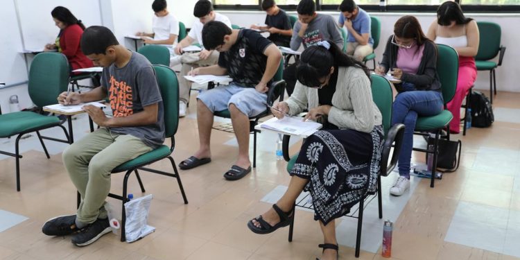 UEA inscreve para as últimas vagas do pré-vestibular presencial AprovENS 2026