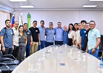 Roberto Cidade recebe comitiva de Manicoré e discute parcerias técnicas para o município