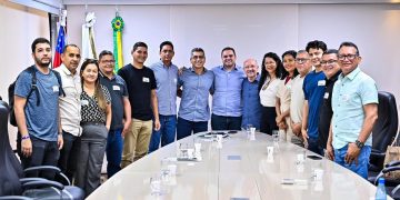 Roberto Cidade recebe comitiva de Manicoré e discute parcerias técnicas para o município