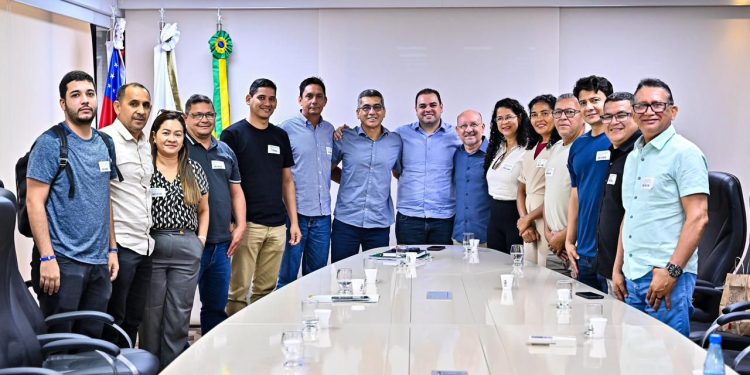 Roberto Cidade recebe comitiva de Manicoré e discute parcerias técnicas para o município
