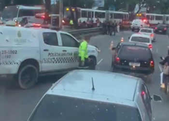 Vídeo: Jovem de 25 anos m0rre em colisã0 entre moto e carro na Zona Leste de Manaus