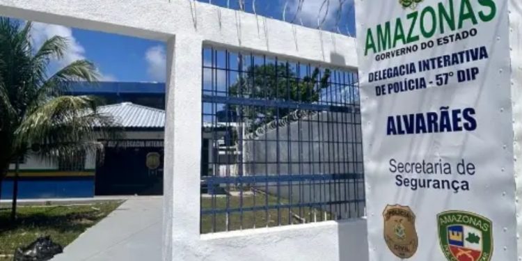 Pai tira fotos pelo celular das partes íntimas da filha de 5 anos no Amazonas