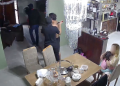 Vídeo: Bandid0s fazem empresário d3smaiar após levar cor0nhada em invasã0 a casa em Manaus