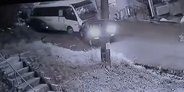 Vídeo: Idoso invad3 a contramão, depois col1de carro com micro-ônibus e m0rr3 em Manaus