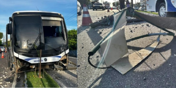 Motorista cochila ao volante e com o ônibus derruba poste na Ponta Negra
