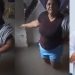 Vídeo: com casa toda alagada, mulher cobra David Almeida: ‘ainda quer ser governador?’