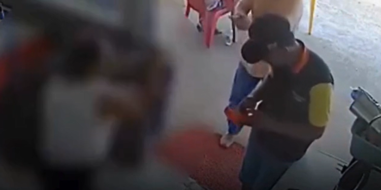 Vídeo: Mulher é ass@ssinada a t1r0s pelo ex-marido que m0rr3 em ac1dente durante fuga