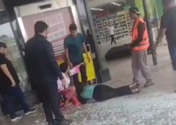 Vídeo: Mulher é f3rida após veículo invad1r calçada e c0lidir com vidro em shopping de Manaus