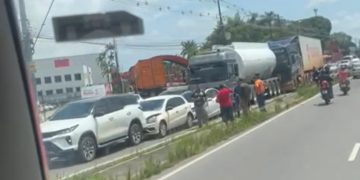 Vídeo: engavetamento na Torquato Tapajós expõe incapacidade dos motoristas em Manaus