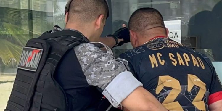 Saiba quem é o MC acusado de r0ubo e assassinat0 que desafiou a polícia e foi pres0 em Manaus