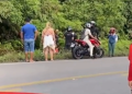 Vídeo: Mulher m0rre atr0pelada por carreta após qu3bra de moto na BR-174