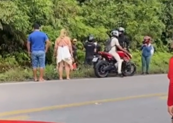 Vídeo: Mulher m0rre atr0pelada por carreta após qu3bra de moto na BR-174