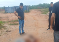Vídeo: Com saco na cabeça, c0rp0 de homem é d3s0vad0 em ramal na BR-174, em Manaus