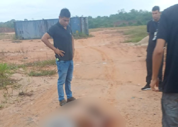 Vídeo: Com saco na cabeça, c0rp0 de homem é d3s0vad0 em ramal na BR-174, em Manaus