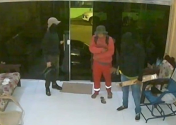 Quadr1lha que fez série de assalt0s a casas em Manaus é pr3sa com dr0gas