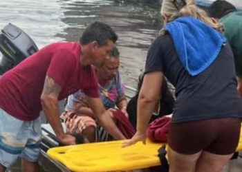 Mulher entra em trabalho de parto e dá à luz em barco no interior do Amazonas